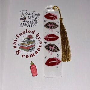 Kisses and bows handcrafted bookmark! 💋🎀